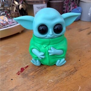 Custom made Star Wars Grogu grinder. It also has a keef catcher. 1 of 1